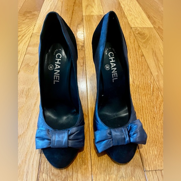 CHANEL Women's black bow tie heels - Picture 1 of 5